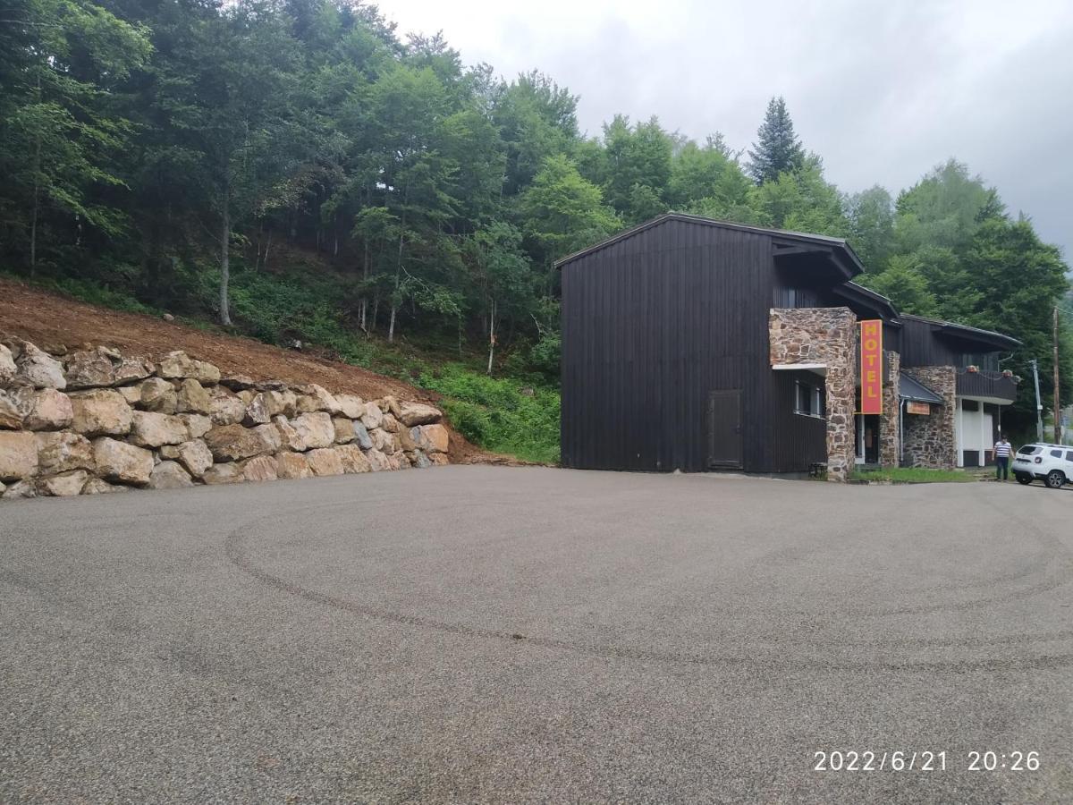 Chalet Hotel Les Marmottes 2 Etoiles Nn Montferrier Exterior photo